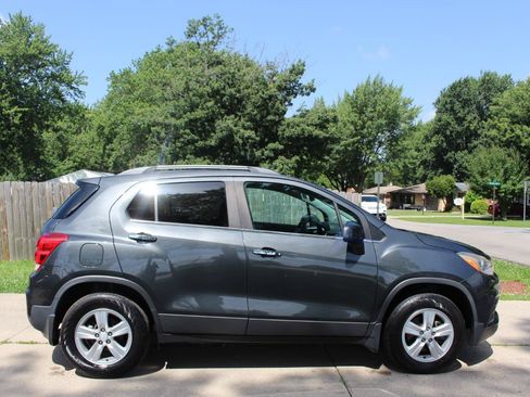 Used 2018 Chevrolet Trax LT w/ Sun & Sound Package AWD/4WD image 10
