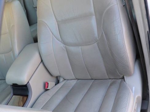 Used 2001 Toyota Avalon XLS FWD image 14