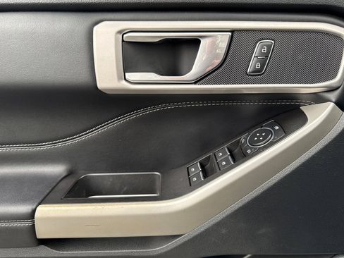 Used 2022 Ford Explorer XLT w/ Equipment Group 202A image 12