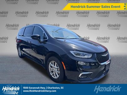 Used 2026 Chrysler Pacifica Select