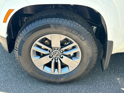 New 2025 Nissan Frontier SV image 11