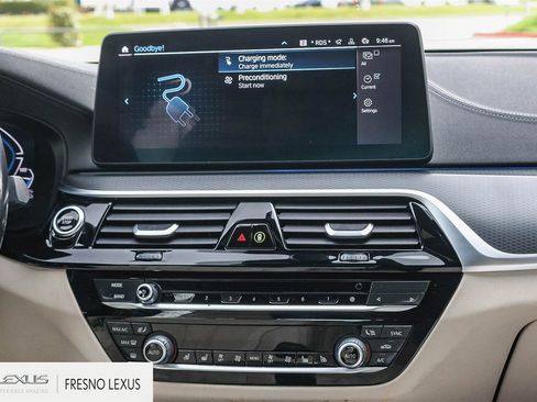 Used 2022 BMW 530e w/ M Sport Package image 17