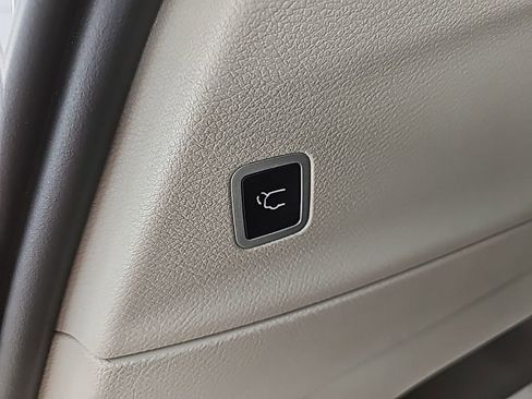 Certified 2024 Chrysler Pacifica Touring-L image 22