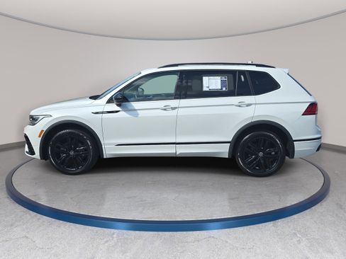Used 2022 Volkswagen Tiguan SE R-Line AWD/4WD image 8