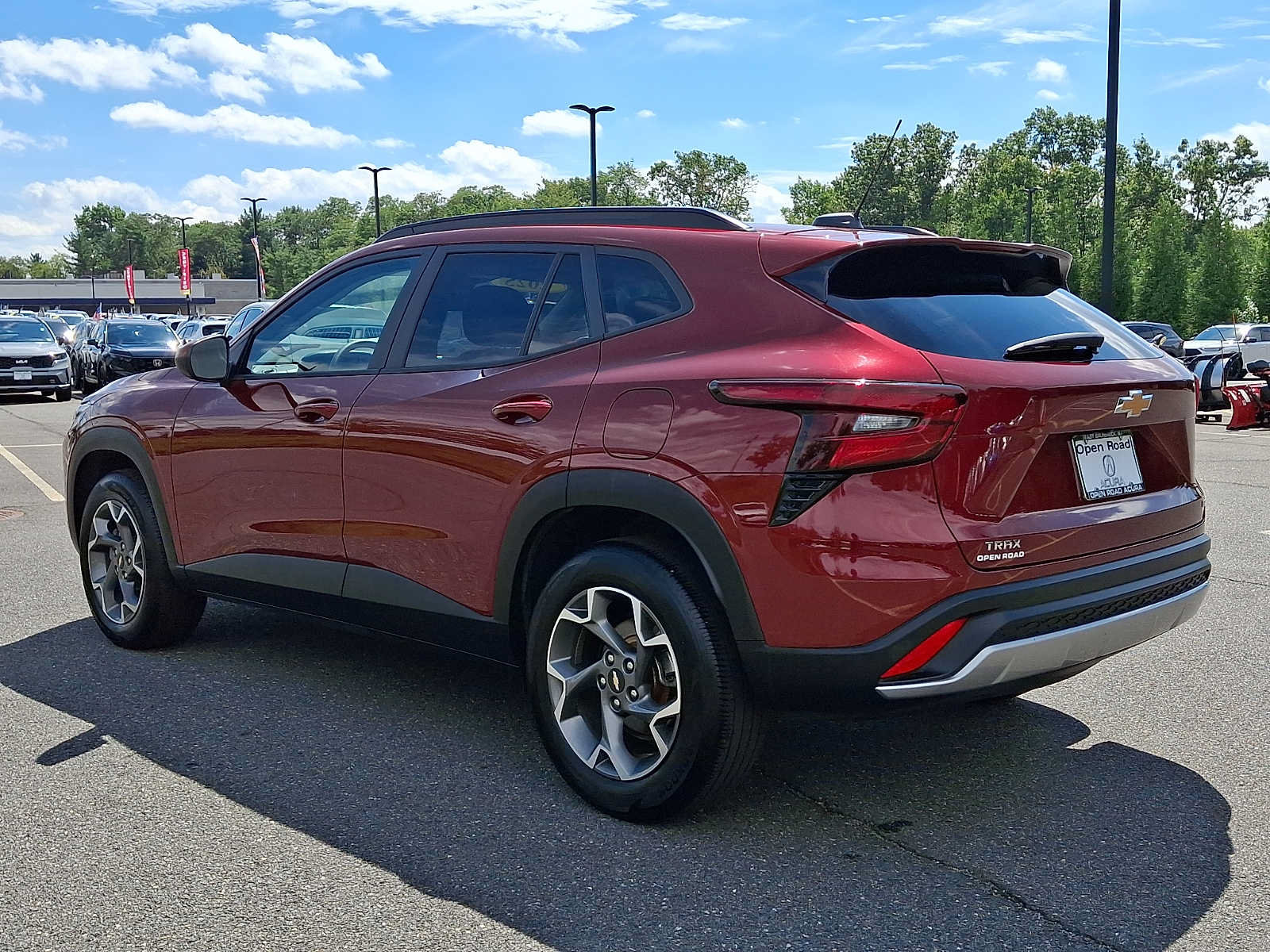 Used 2025 Chevrolet Trax LT FWD image 4