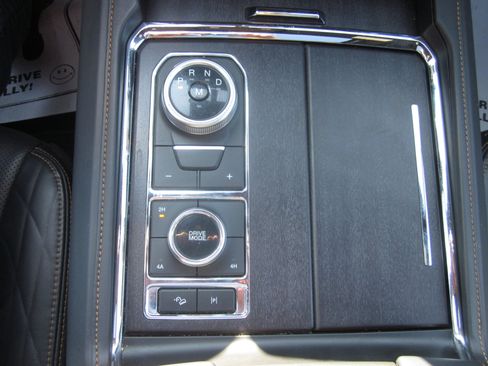 Used 2024 Ford Expedition Platinum AWD/4WD image 20