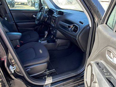 Used 2018 Jeep Renegade Altitude w/ UConnect 8.4 Nav Group image 19