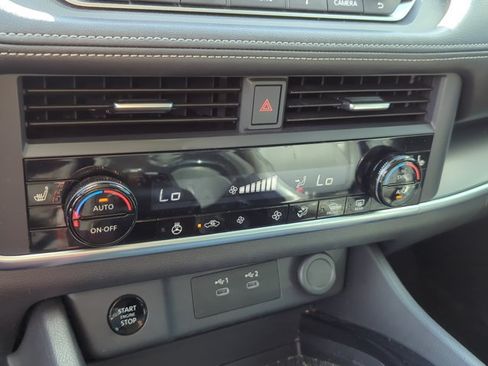 Used 2024 Nissan Rogue SV w/ SV Premium Package AWD/4WD image 19