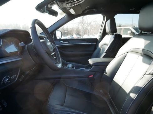 New 2025 Jeep Grand Cherokee Limited image 31