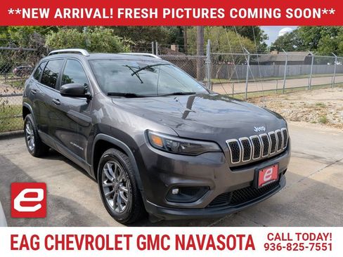 Used 2019 Jeep Cherokee Latitude Plus w/ Comfort/Convenience Group FWD image 1