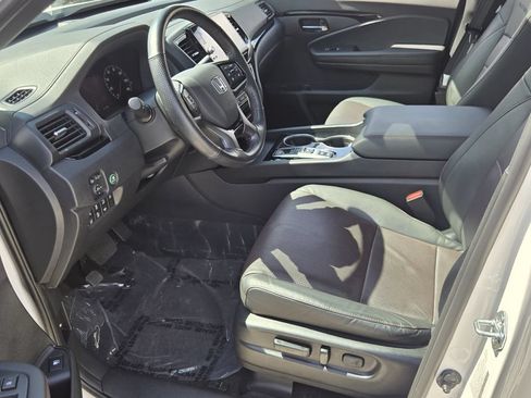Used 2025 Honda Ridgeline Black Edition image 11
