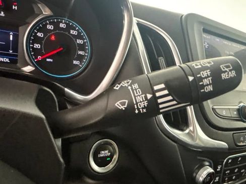 Used 2022 Chevrolet Equinox LT FWD image 11