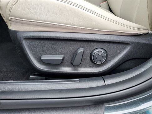 Used 2022 Genesis G70 2.0T image 6