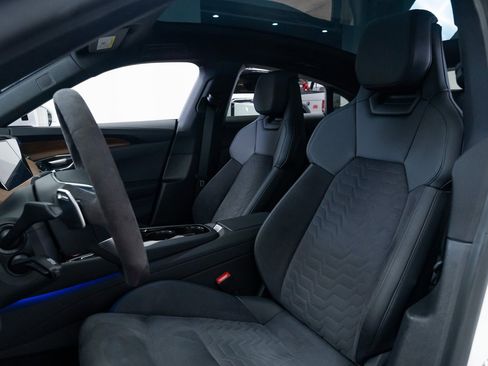 Used 2024 Audi e-tron GT Premium Plus image 17