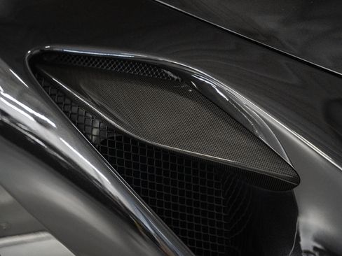 Used 2022 Ferrari F8 Tributo RWD image 13
