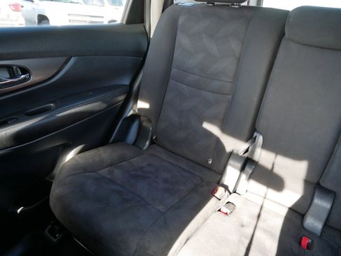 Used 2015 Nissan Rogue SV image 12