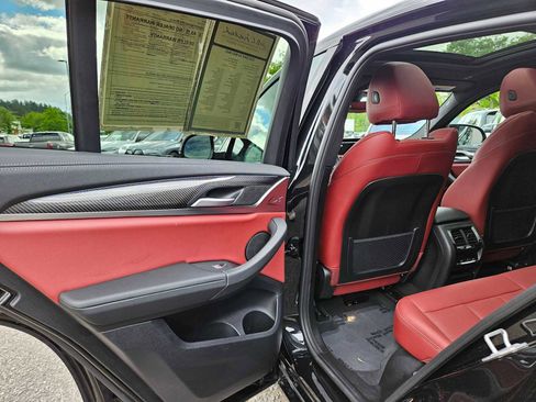 Used 2025 BMW X4 M40i w/ Premium Package image 19
