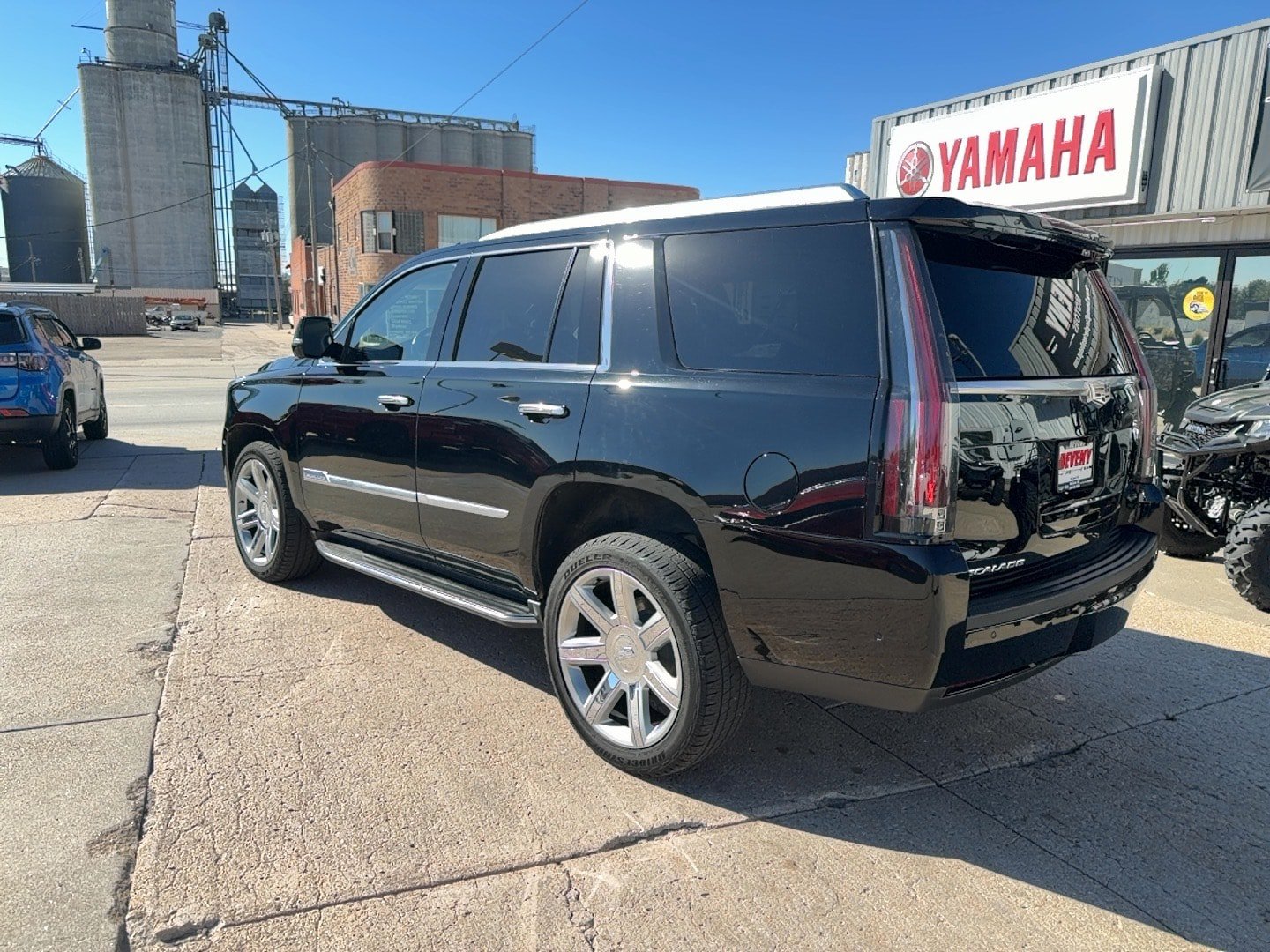 Used 2019 Cadillac Escalade Premium Luxury AWD/4WD image 8