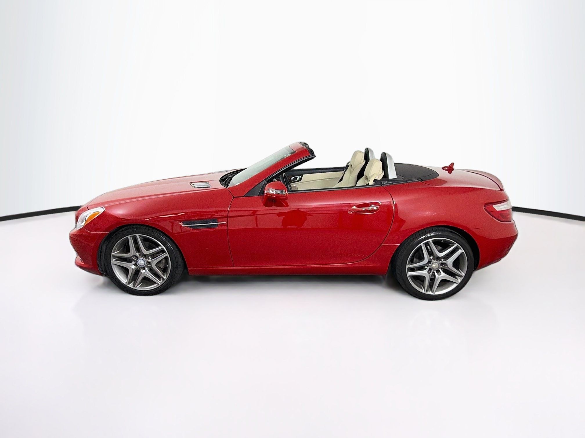 Used 2014 Mercedes-Benz SLK 250 image 4