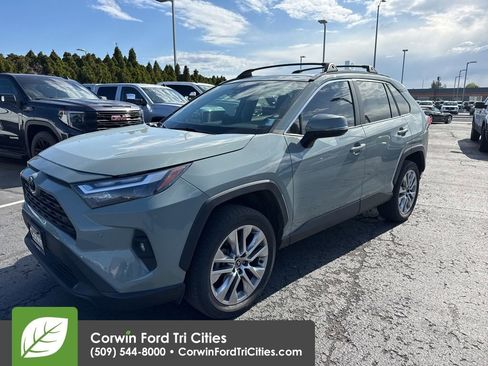 Used 2022 Toyota RAV4 XLE Premium AWD/4WD image 2