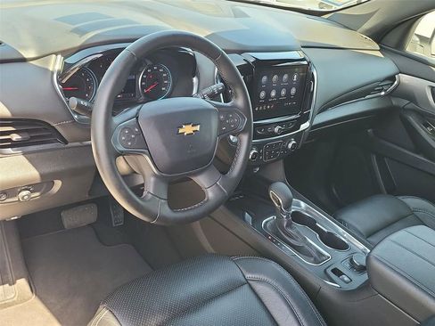 Certified 2023 Chevrolet Traverse LT FWD image 2