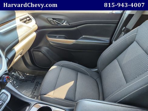 Used 2023 GMC Acadia SLE image 13