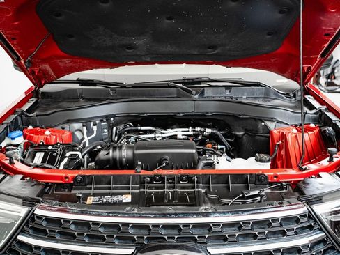 Used 2021 Ford Explorer XLT image 46