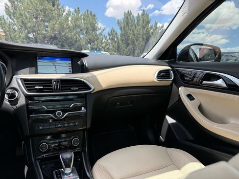 Used 2017 INFINITI QX30 Premium w/ Navigation Package AWD/4WD image 26
