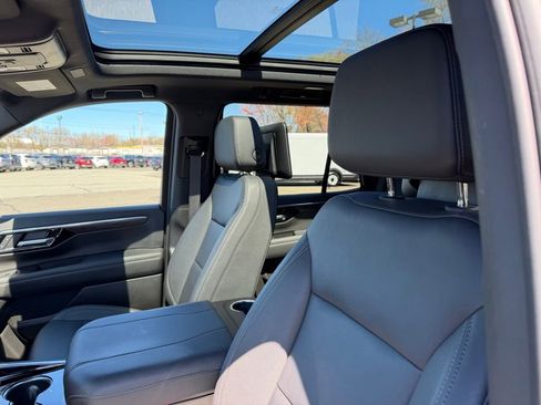 Used 2025 Chevrolet Tahoe Z71 w/ Z71 Off-Road Package AWD/4WD image 16