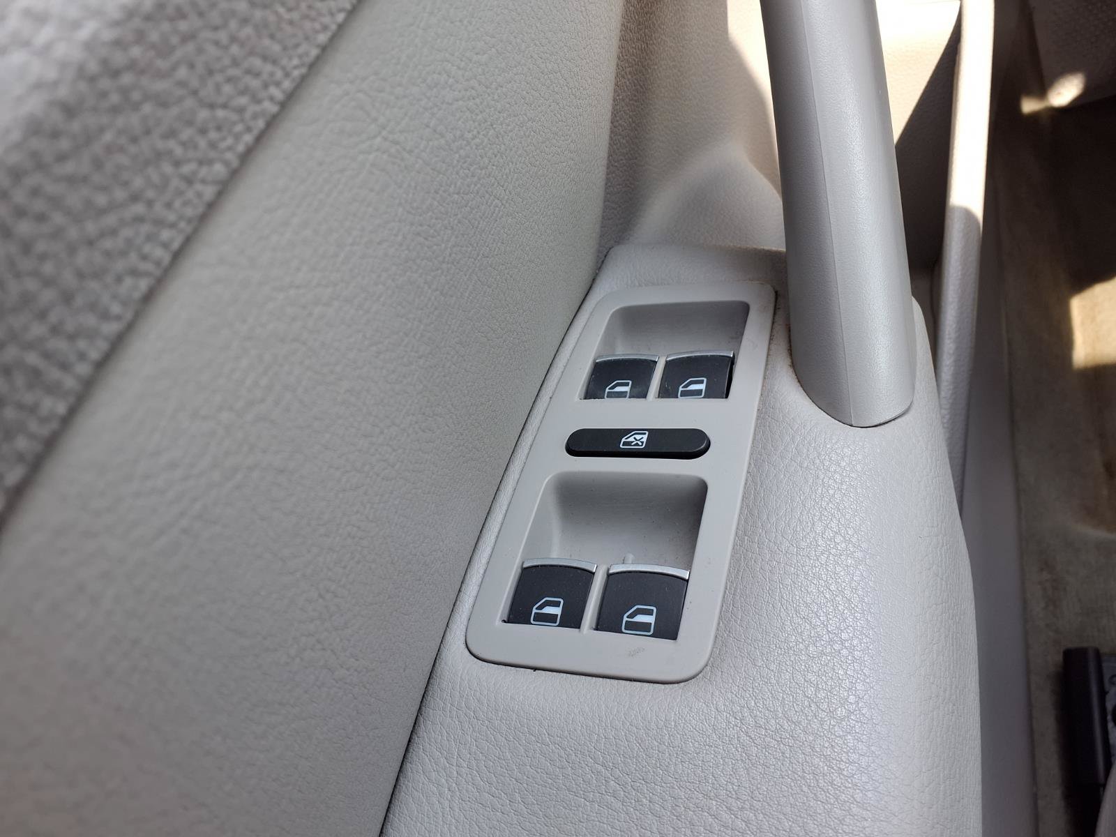 Used 2013 Volkswagen Passat 2.5 SEL FWD image 11