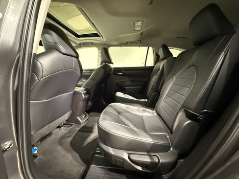 Used 2023 Toyota Highlander XLE image 20