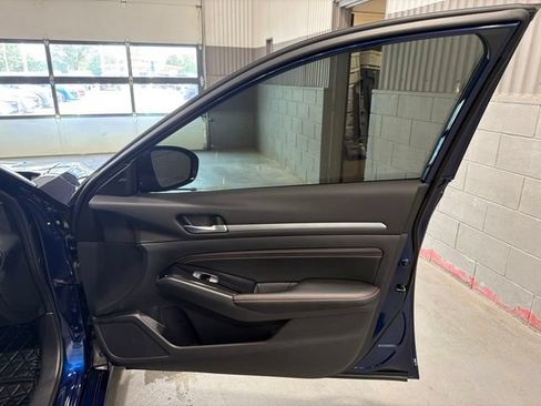 Certified 2023 Nissan Altima 2.5 SR w/ SR Premium Package FWD image 16