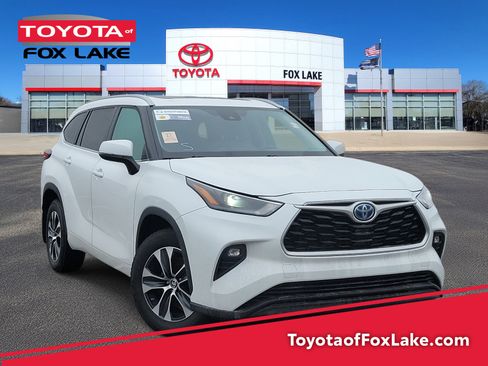 Used 2024 Toyota Highlander XLE image 1