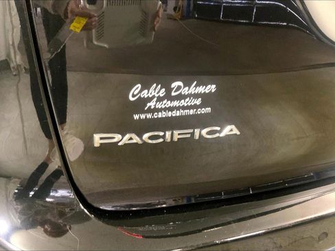 Used 2024 Chrysler Pacifica Touring-L FWD image 8