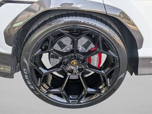 Used 2023 Lamborghini Urus Performante AWD/4WD image 25