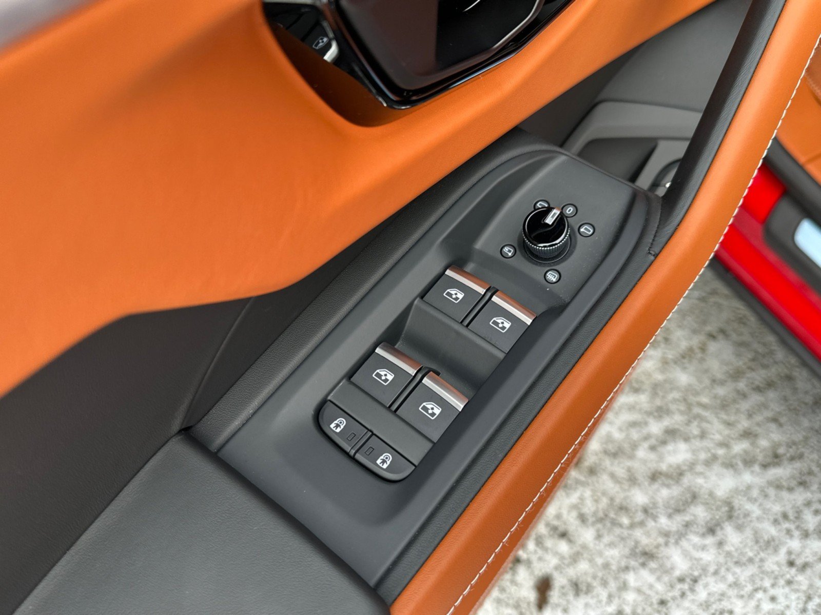Used 2026 Lamborghini Urus SE AWD/4WD image 31