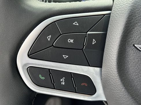 Used 2024 Chrysler Pacifica Touring-L FWD image 24