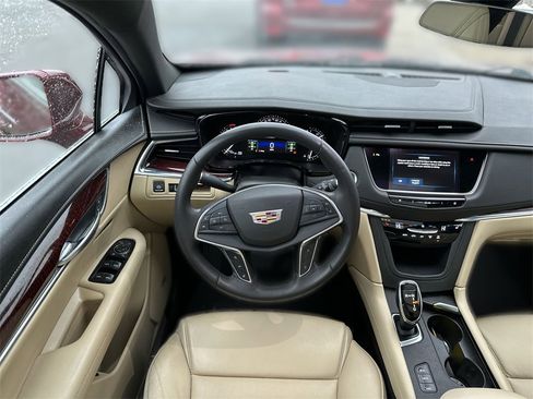 Used 2018 Cadillac XT5 Luxury w/ Driver Awareness Package image 11