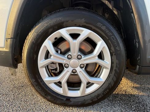 Used 2024 Jeep Compass Latitude AWD/4WD image 19