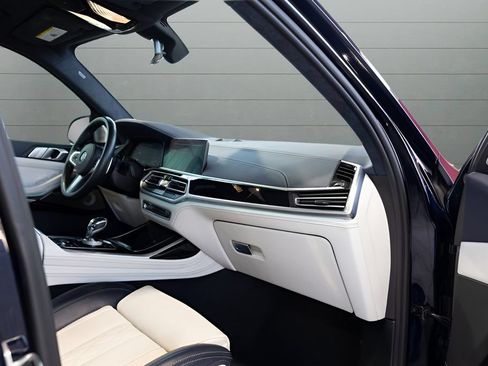 Used 2020 BMW X7 M50i w/ Dynamic Handling Package AWD/4WD image 98