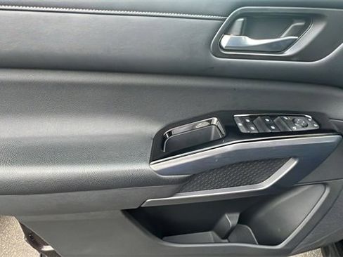 Used 2022 Nissan Pathfinder SL w/ SL Black Package image 11