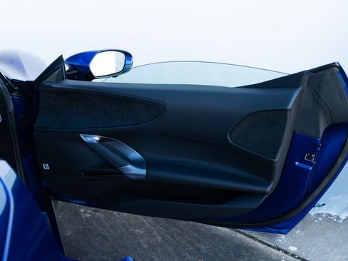 Used 2025 Ferrari SF90 Spider image 26