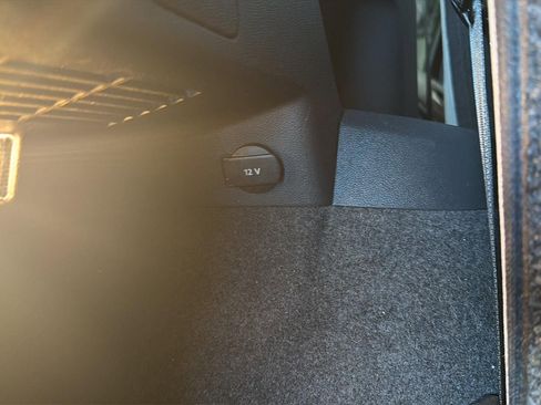 Used 2018 Volkswagen Tiguan SE image 10