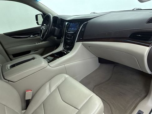 Used 2016 Cadillac Escalade Luxury image 15