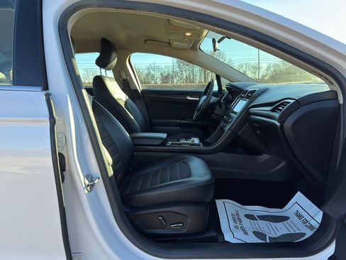 Used 2018 Ford Fusion SE w/ Equipment Group 201A image 22