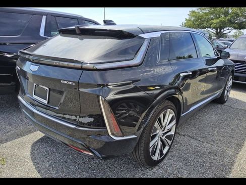 Used 2024 Cadillac Lyriq Luxury w/ LPO, Floor Liner Package AWD/4WD image 5