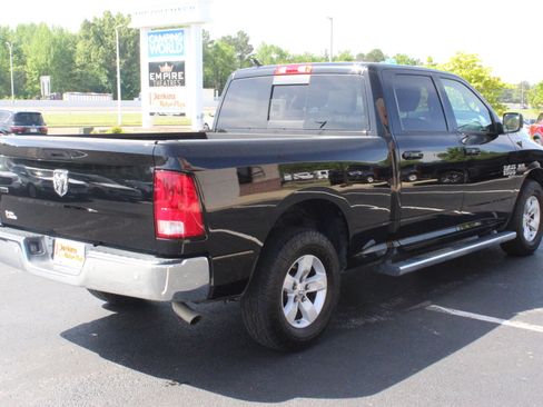 Used 2020 RAM 1500 Classic SLT w/ Luxury Group RWD image 6