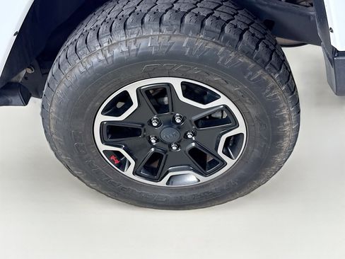 Used 2017 Jeep Wrangler Unlimited Rubicon image 35