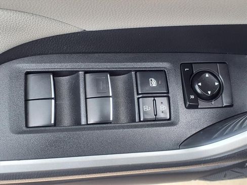 Used 2019 Toyota RAV4 XLE Premium image 14