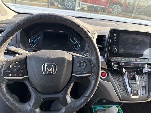 Used 2018 Honda Odyssey EX image 8
